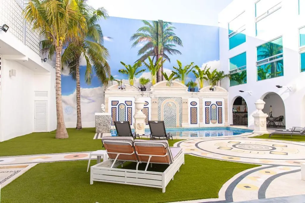 Extravagante Villa Versace contacts